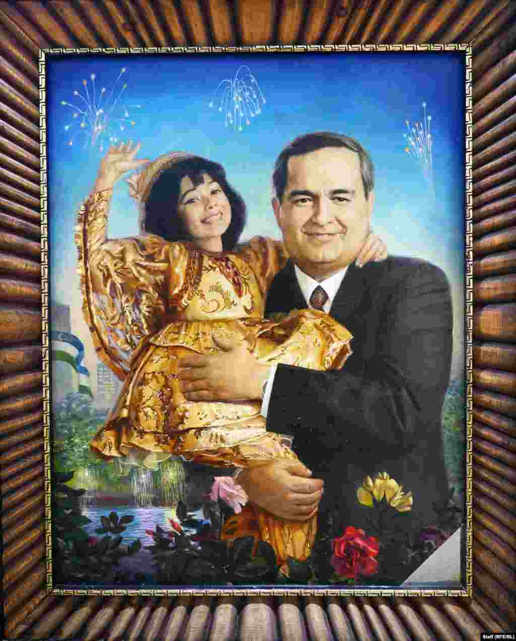 1993-жылы тартылган картина. Мында Каримов колуна кызды көтөрүп алган, ал эми анын артында фейерверктер атылууда. Өлкөнүн чыгышындагы Анжиян шаарында куралдуу күчтөр өкмөткө каршы чыккандарды күч менен басканы Каримов башкарган убактагы эң кандуу окуя болгон. Ал күндөрү жүздөгөн адамдар өмүрү менен кош айтышкан.