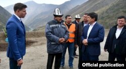 "Вертекс" компаниясынын өкүлдөрү өкмөт башчы Мухаммедкалый Абылгазиев менен жолугушуу учурунда.