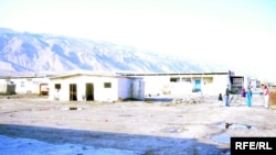 Мушкили обу барқ ва бепулӣ муҳоҷиронро водор ба бозгашт ба зодгоҳ кардааст