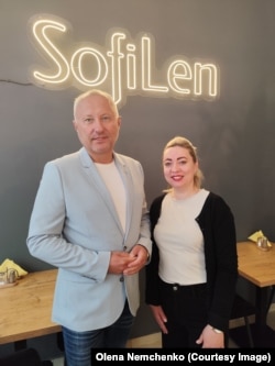 Українка з мером міста Новий Сонч