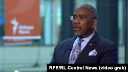 Грегори Микс