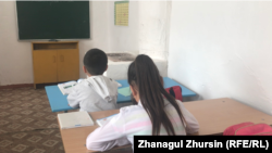 Сельская школа, построенная более 80 лет назад. Мугалжарский район Актюбинской области. 21 апреля 2022 года