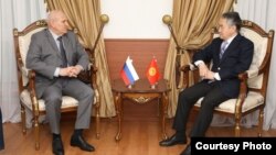 Жээнбек Кулубаев жана Николай Удовиченко.