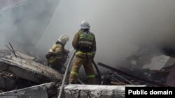 Жарылуудан кийин урандылар тазаланып жатат.  21-май, 2022 жыл.