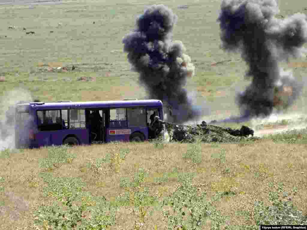 Сулаймановдун айтымында, бул мектепте антитеррордук машыгуу өткөрүү&nbsp;жергиликтүү бийлик жана мектеп жамааты менен макулдашылып, эки айдан бери эл арасында түшүндүрүү иштери&nbsp;жүрүп келген.