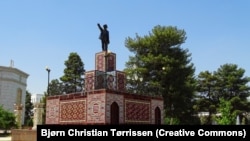 Aşgabatdaky Lenin heýkeli. 2015 ý.