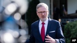 «Деякий час тому перша партія боєприпасів за нашою ініціативою прибула в Україну», – повідомив чеський прем’єр