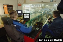 В лесопильном цехе мебельной фабрики «Сведвуд Тихвин», дочерней компании шведской IKEA.