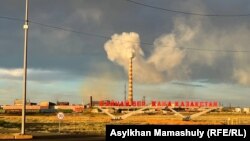 "Қазақмыс" компаниясы зауытының алдында тұрған "Жайнай бер, жаңа Қазақстан" ұраны. Жезқазған қаласы, 14 маусым 2022 жыл  