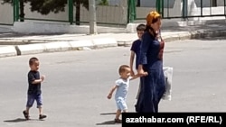 Ene we çagalary (Illýustrasiýa suraty)