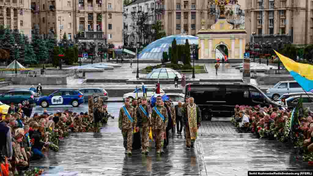 У Києві на Майдані Незалежності прощалися із командиром батальйону &laquo;Карпатська Січ&raquo; Олегом Куциним