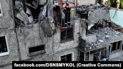 Наслідки одного з попередніх обстрілів Миколаєва