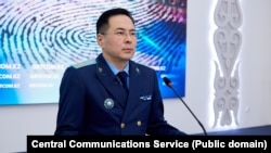 Заместитель начальника первой службы Генеральной прокуратуры Казахстана Елдос Килымжанов на брифинге