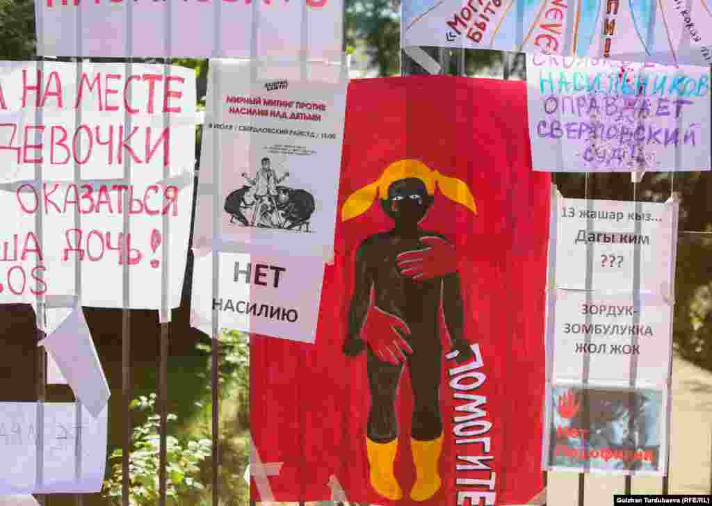 Бүгүн 8-июлда Бишкектин Свердлов райондук сотунда 13 жаштагы кыздын зордукталганы боюнча иш жабык каралды. Сот имаратынын алдында балдарга жана аялдарга карата зордук-зомбулукту токтотуу талабын койгондор акция өткөрдү.&nbsp; &nbsp;