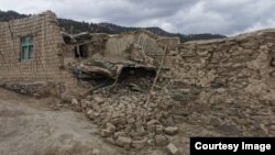 یک منزل رهایشی که در اثر زلزله در خوست تخریب شده است