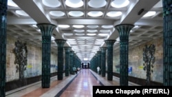 Ташкенттеги метронун станцияларынын бири. 