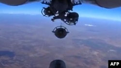 Ռուսական մարտական օդանավը ռմբահարում է իրականացնում Սիրիայի Իդլիբի շրջանում, Ռուսաստանի ՊՆ-ի տրամադրած լուսանկար, 5-ը հոկտեմբերի, 2015թ.