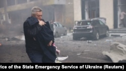 Чергова масована атака РФ: загинули діти. Руйнування та наслідки у містах України (фотосвідчення)