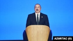 Prezident İlham  Əliyev YAP-ın yaradılmasının 30 illiyi münasibətilə tədbirdə çıxış edir.