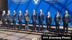 Türkmenistana bu gepleşiklerde ýurduň daşary syýasy edarasynyň başlygynyň orunbasary Wepa Hajyýew (sagdan birinji) wekilçilik edýär.