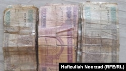 بانک نوت های کهنه افغانستان که قرار است با بانک نوت های جدید تعویض شوند 