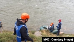 Суусамыр дарыясына түшүп кеткен жаранды издөө иштери 11-майда башталган. 