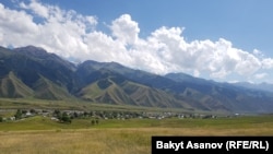 Нарын районундагы айылдардын бири. Иллюстрациялык сүрөт. 