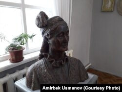 Актриса Мамарасулованын бюсту.
