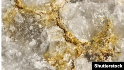 Алтын рудасы. Сүрөт иллюстрация үчүн колдонулду. 