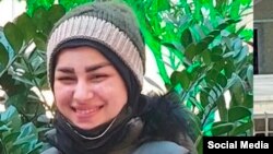 Мона Хейдари, Ирандын Ахваз шаарында күйөөсү  башын кесип өлтүргөн жаш келин. 