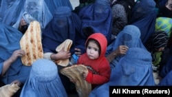 زنان و کودکان بخش وسیعی از نیازمندان در جامعه افغانی را تشکیل می دهند