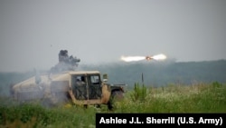 Постріл протитанковою ракетою TOW, встановленою на транспортері HMMWV, ілюстративне фото