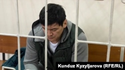 Санжар Сапарбеков сот залында.