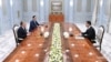 Özbegistanyň prezidenti Şawkat Mirziýoýew Türkmenistanyň hökümet başlygynyň orunbasary, prezident Gurbanguly Berdimuhamedowyň ogly Serdar Berdimuhamedowy kabul edýär. 17-nji ýanwar, 2022 ý. Daşkent. Özbegistan.