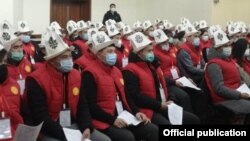 Түштүк Кореяга иштегени бараткан кыргызстандык мигранттар. Иллюстрациялык сүрөт.