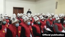 Түштүк Кореяга иштегени бараткан кыргызстандык мигранттар. Иллюстрациялык сүрөт.