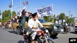 طالبان و هواداران آنان در یکی از جاده های کندهار 