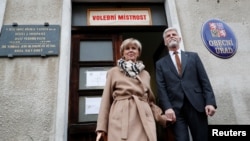 Петро Павел (на фото з дружиною Евою Павловою) – кадровий військовий, перший в історії Чехії та країн колишнього радянського блоку голова Військового комітету НАТО