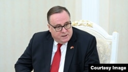 Америка Кошмо Штаттарынын Кыргызстандагы элчиси Лесли Вигери.