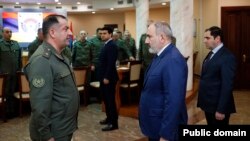 Armenia - Prime Minister Nikol Pashinian visits the Armenian Defense Ministry for a meeting with Defense Minister Suren Papikian (right) and army top brass, Yerevan, January 17, 2023.
