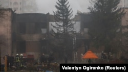 Місце падіння гелікоптера на будівлі цивільної інфраструктури в Броварах, 18 січня 2023 року