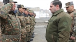 Պապիկյանն անակնկալ այցեր է սկսել զորամասեր, իրավապաշտպանը դրանք ցուցադրական է համարում