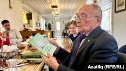 Зөфәр Рәмиев, сулда - Бәкир Йылан