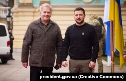Президент України Володимир Зеленський і президент Фінляндії Саулі Нііністьо (ліворуч). Київ, 24 січня 2023 року