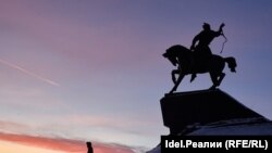 Уфа шаарындагы Салават Юлай уулунун айкели - эгемендик күрөшүнүн символу. Бедизчи Сосланбек Тавасиев. 1967-жыл.