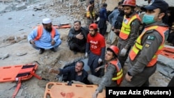 Як повідомив представник поліції, десятки поранених перевели до найближчих лікарень