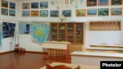 Դատարկ դասասենյակ Ստեփանակերտի դպրոցներից մեկում