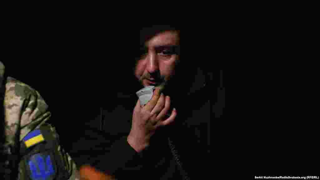 Як і цього разу на фланзі, з боку Соледара, група завербованих ПВК &laquo;Вагнер озброєних людей намагається пробити оборону ЗСУ. Військові дають команду знищити противника.&nbsp;