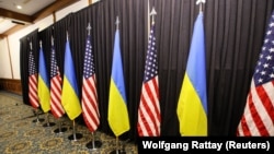 ԱՄՆ-ի և Ուկրաինայի դրոշները