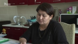 Мұғалім мектептен заңсыз қуылғанын айтады  